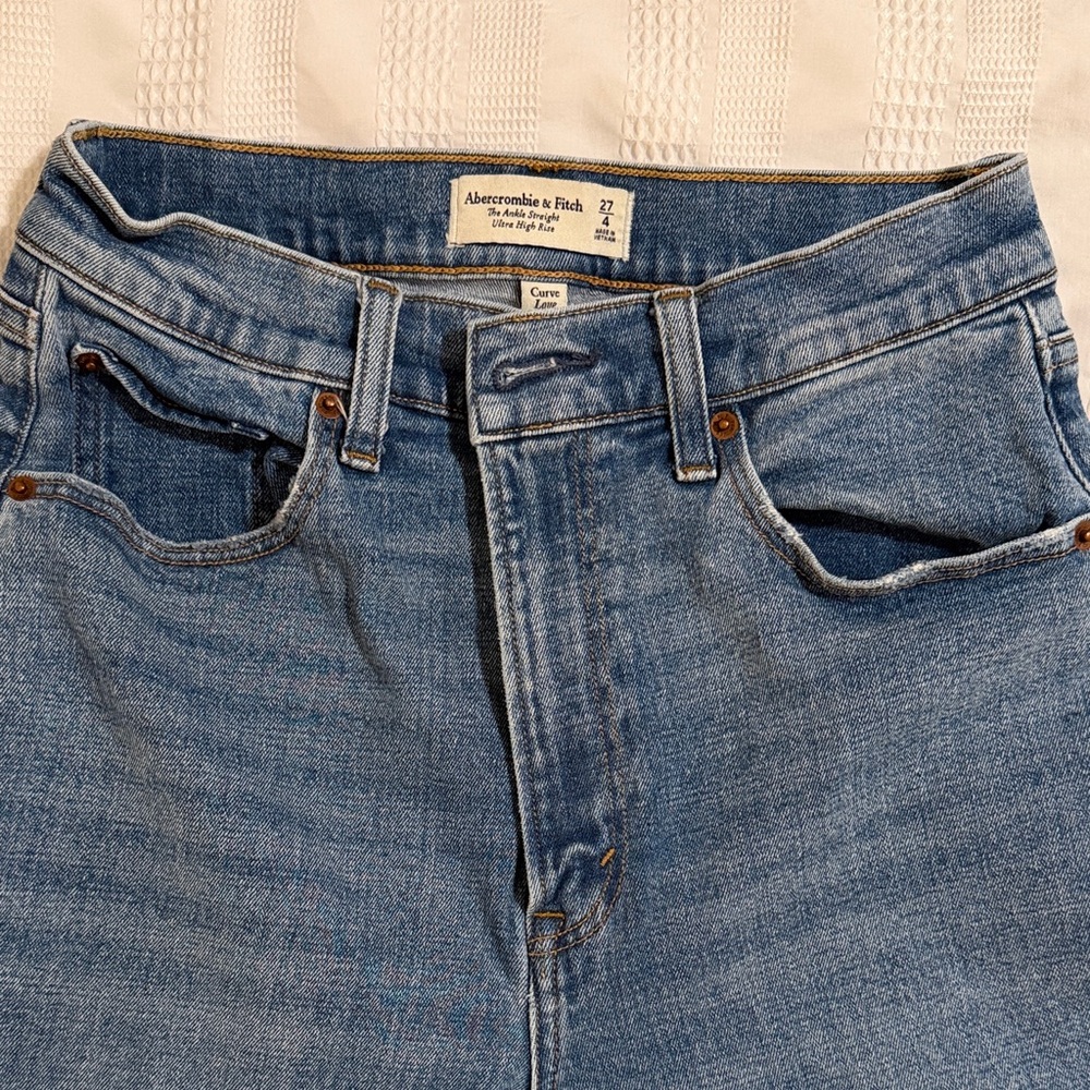 Abercrombie & Fitch Women's Blue Cropped Jeans